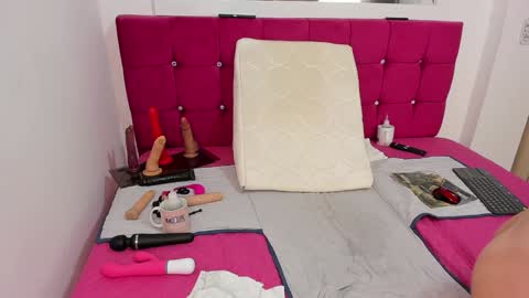 Snapshot of cristal_18xxx chatting on December 13, 2024, 1:59 am Cristal online show from December 13, 2024, 1:59 am