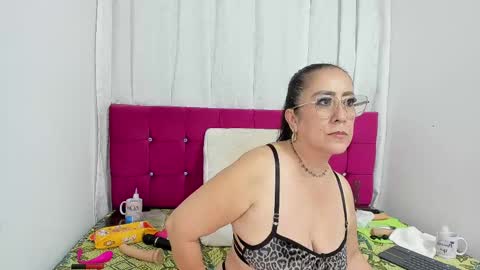 Snapshot of cristal_18xxx chatting on February 20, 2025, 6:06 am Cristal online show from February 20, 2025, 6:06 am
