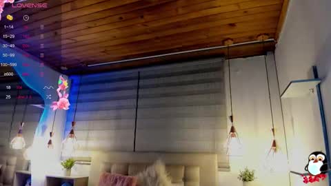 Snapshot of cristal__hot_1 chatting on September 19, 2025, 4:03 am Cristal online show from September 19, 2025, 4:03 am