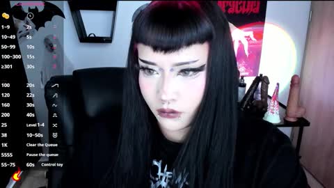 Cris online show from November 12, 2025, 6:30 pm