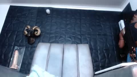 Hanna  online show from October 4, 2025, 11:41 am