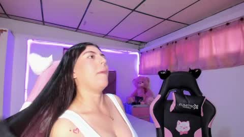 cristal_smith20 online show from April 9, 2026, 1:49 pm