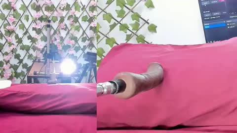 cristal_thompson_ online show from September 12, 2025, 12:05 pm