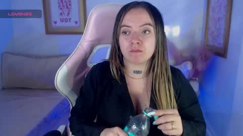 Snapshot of cristal_v_ chatting on December 16, 2024, 3:30 am Cristal online show from December 16, 2024, 3:30 am