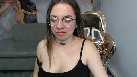 Snapshot of cristal_v_ chatting on January 23, 2025, 3:05 am Cristal online show from January 23, 2025, 3:05 am