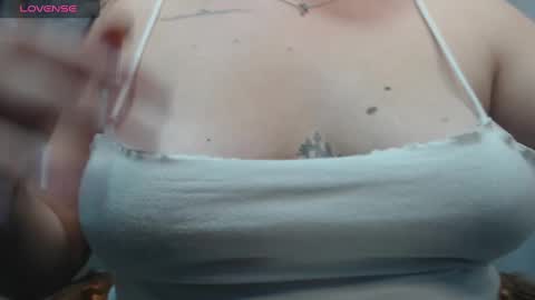 Snapshot of cristal_v_ chatting on February 25, 2025, 3:09 am Cristal online show from February 25, 2025, 3:09 am