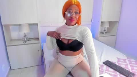 cristalbennet online show from July 1, 2026, 7:35 pm