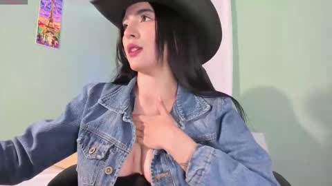 Snapshot of cristalcerati__ chatting on March 12, 2025, 6:00 pm Cristal online show from March 12, 2025, 6:00 pm