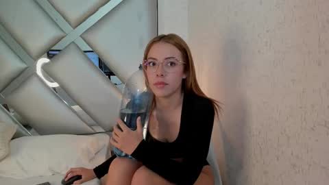 Snapshot of cristalevans_vc chatting on October 24, 2025, 3:03 am cristalevans_vc online show from October 24, 2025, 3:03 am