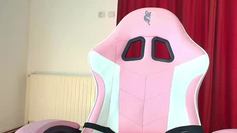 cristaleyess online show from May 8, 2026, 4:23 pm