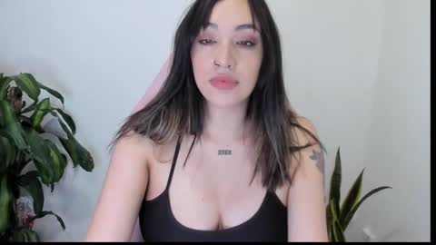 sofia online show from December 2, 2025, 9:54 pm