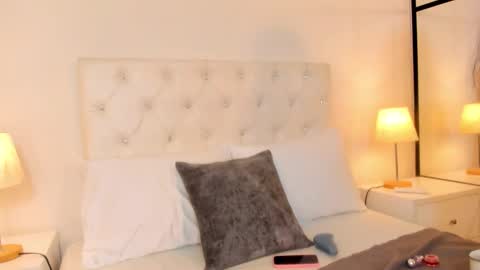 cristallwilliams online show from December 20, 2025, 11:39 am