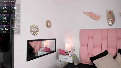 cristal online show from February 12, 2025, 1:06 pm