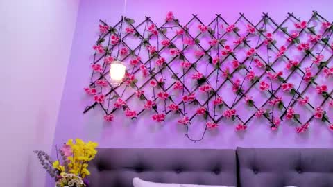 cristalshay online show from September 10, 2025, 11:54 am