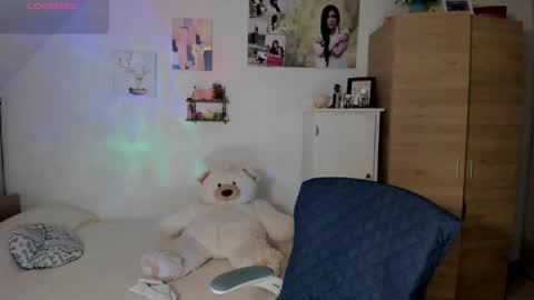veronika online show from April 29, 2026, 3:10 am