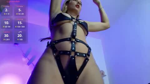 This blondie girl  is waiting for someone very horny to get some fun online show from October 8, 2025, 4:37 pm