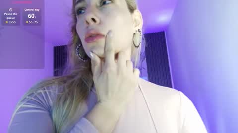 This blondie girl  is waiting for someone very horny to get some fun online show from March 6, 2026, 5:53 pm