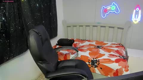 Cristhofer online show from February 1, 2026, 3:27 am