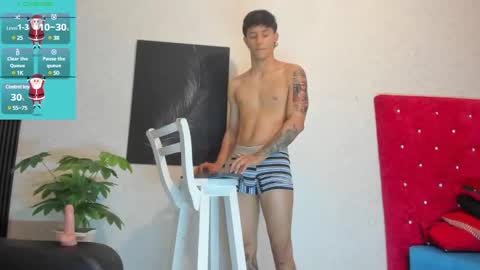 cristopher23  online show from December 12, 2024, 8:21 pm