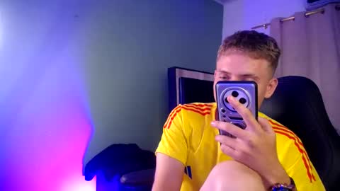 Snapshot of cristopher_2004 chatting on June 19, 2026, 2:16 am cristopher_2004 online show from June 19, 2026, 2:16 am