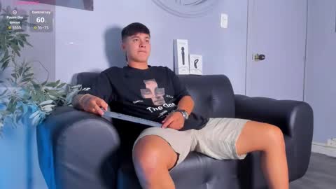 Snapshot of cristopher_strong chatting on September 29, 2025, 12:21 pm Cristopher online show from September 29, 2025, 12:21 pm