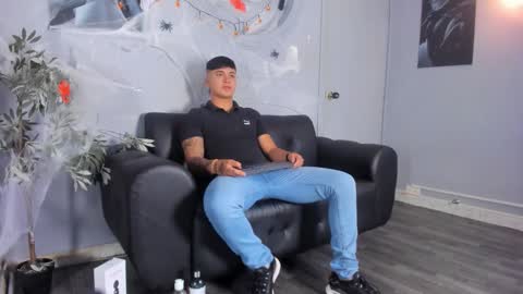 Snapshot of cristopher_strong chatting on October 4, 2025, 11:08 am Cristopher online show from October 4, 2025, 11:08 am