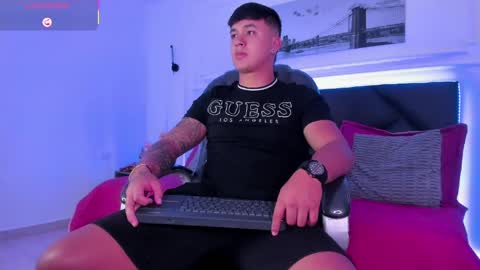 Cristopher online show from April 26, 2026, 1:53 pm