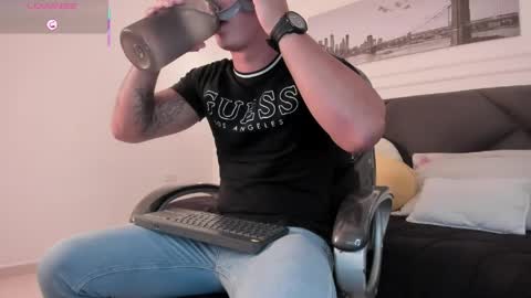 Cristopher online show from May 8, 2026, 1:38 pm