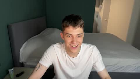 cronck52 online show from November 17, 2025, 7:41 pm