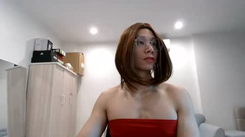 Snapshot of crossdresseranna chatting on August 3, 2026, 3:27 am Anna online show from August 3, 2026, 3:27 am