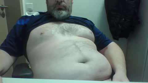 Snapshot of crouch1 chatting on January 19, 2026, 9:57 am Crouch1 online show from January 19, 2026, 9:57 am