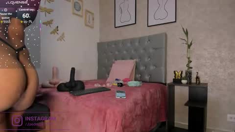 Snapshot of crystal_beennz chatting on February 20, 2026, 3:14 am online show from February 20, 2026, 3:14 am