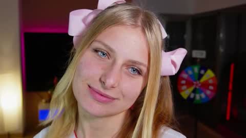 Crystal online show from February 8, 2026, 8:45 pm