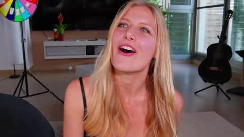 Crystal online show from February 10, 2026, 5:06 pm