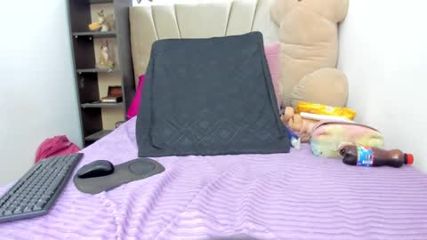 Snapshot of crystal_butterfly1 chatting on February 12, 2025, 2:32 pm crystal_butterfly1 online show from February 12, 2025, 2:32 pm