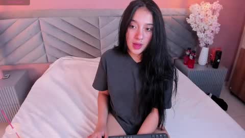 crystal_collinss_ online show from February 8, 2025, 12:06 pm