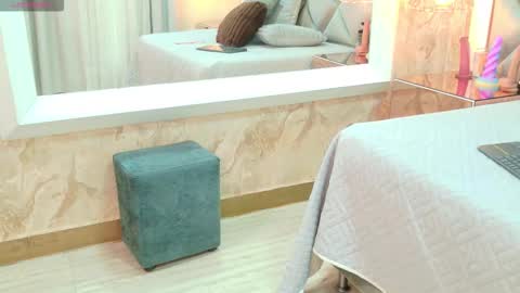 crystal_gilton online show from January 12, 2026, 7:08 pm