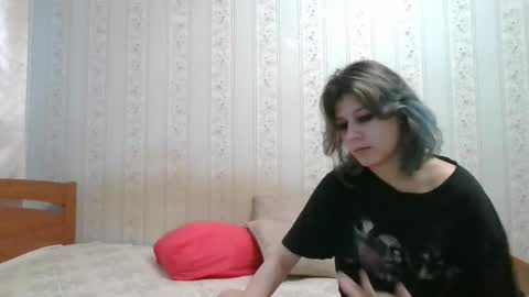 Crystal and Marcl online show from December 5, 2024, 11:49 am
