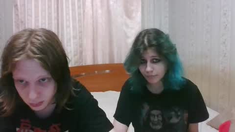 Crystal and Marcl online show from December 17, 2024, 7:59 pm