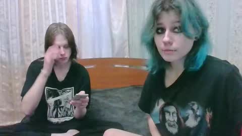 Crystal and Marcl online show from December 19, 2024, 6:56 am