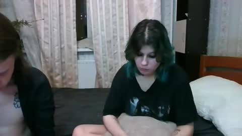 Crystal and Marcl online show from January 22, 2025, 5:26 am