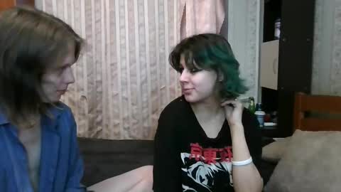Crystal and Marcl online show from February 19, 2025, 3:16 pm