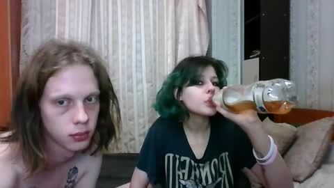 Crystal and Marcl online show from March 4, 2025, 4:27 am
