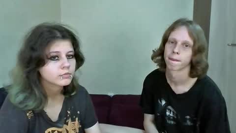 Crystal and Marcl online show from September 19, 2025, 7:47 pm