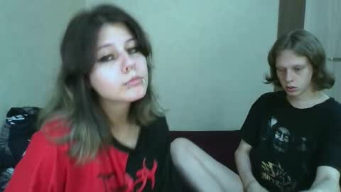 Crystal and Marcl online show from September 20, 2025, 12:17 pm