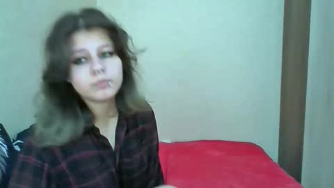 Crystal and Marcl online show from September 22, 2025, 12:18 pm