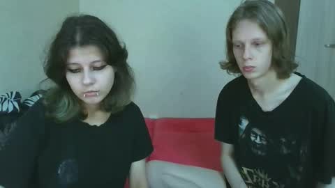 Crystal and Marcl online show from October 14, 2025, 1:23 pm