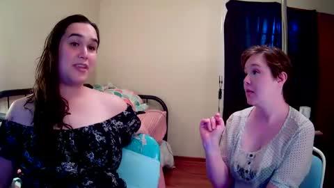 Snapshot of crystal_queers chatting on July 11, 2026, 9:38 pm Peach and Daisy online show from July 11, 2026, 9:38 pm