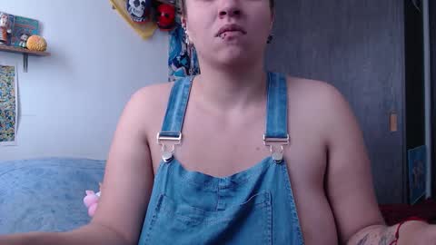 Crystal shadow online show from November 18, 2025, 12:53 pm