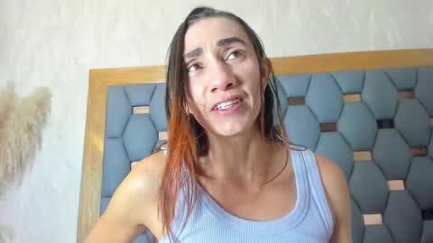 Snapshot of crystal_sm chatting on October 1, 2025, 3:01 am crystal_sm online show from October 1, 2025, 3:01 am